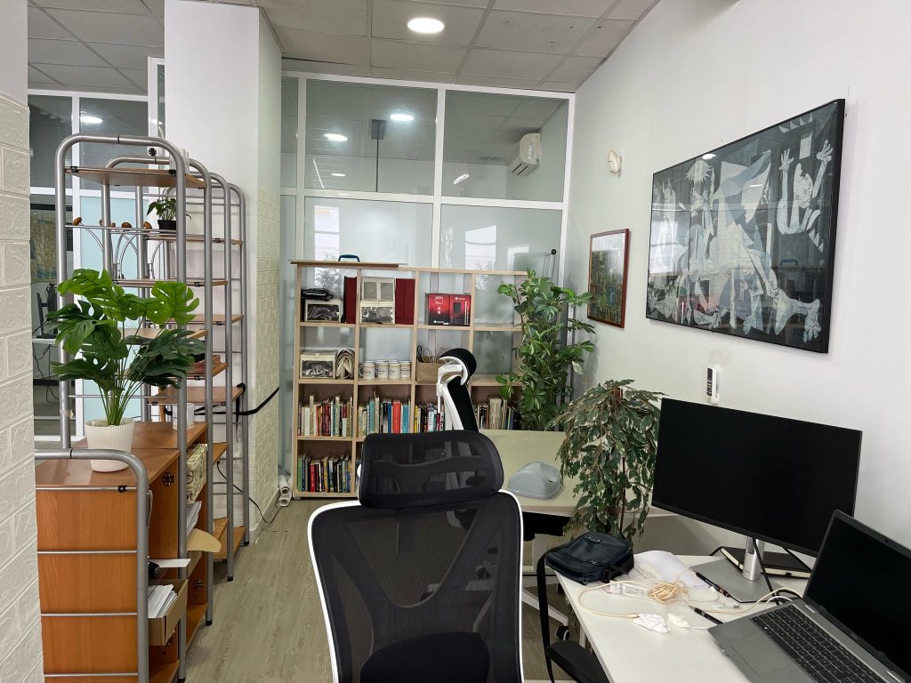 Oficina privada para dos personas en coworking de El Puerto de Santa María